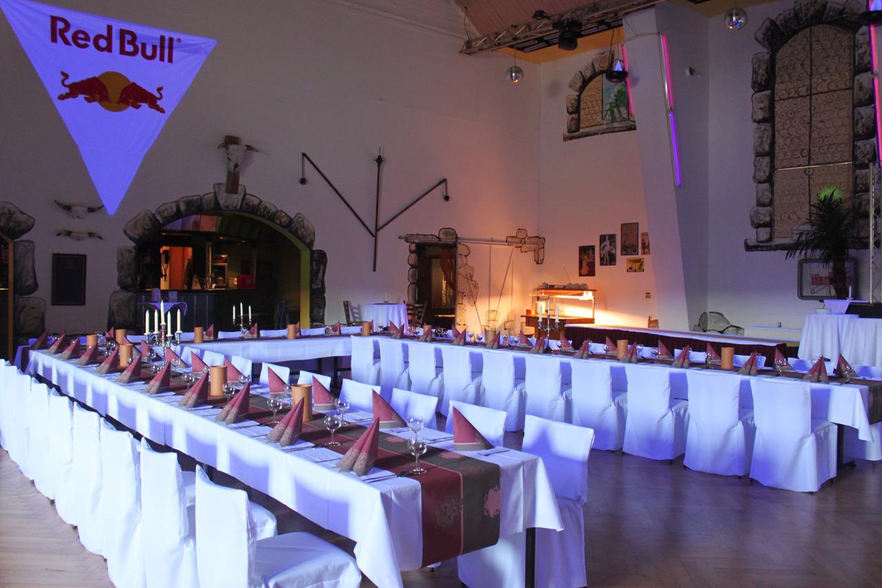 Pension Und Restaurant Die Burg エーレンフリーデルスドルフ エクステリア 写真