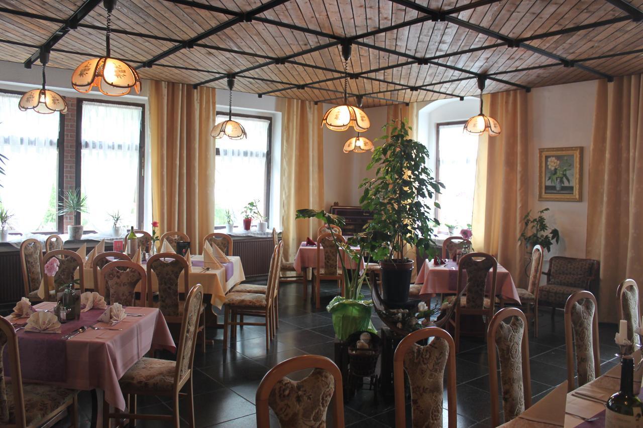 Pension Und Restaurant Die Burg エーレンフリーデルスドルフ エクステリア 写真
