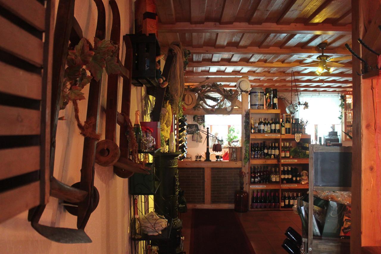Pension Und Restaurant Die Burg エーレンフリーデルスドルフ エクステリア 写真