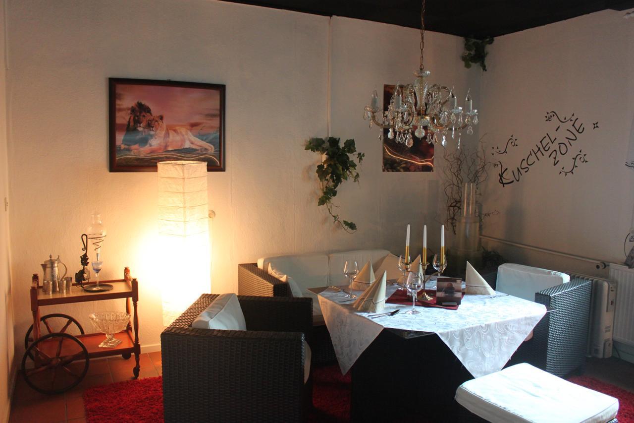 Pension Und Restaurant Die Burg エーレンフリーデルスドルフ エクステリア 写真