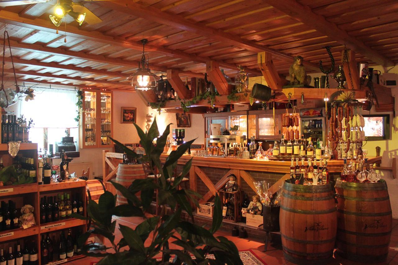 Pension Und Restaurant Die Burg エーレンフリーデルスドルフ エクステリア 写真